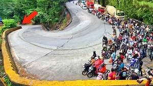 70K views · 725 reactions | Amazing  Convoy of "5 European King Trucks" Sharp Turn Dangerous Road. #truck #trucks #volvo #scania #Mitsubishi | Sitinjau Lauik Channel | Facebook