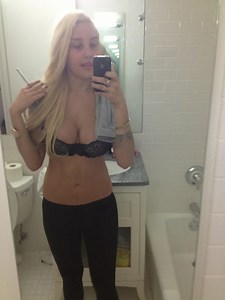 Amanda Bynes a retiré ses implants mammaires - Hollywoodpq.com