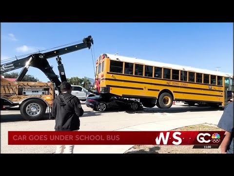 Lee County school bus involved in crash on US-41 Wednesday morning