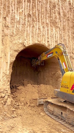 Heavy excavator using an auger attachment to bore through thick earth!