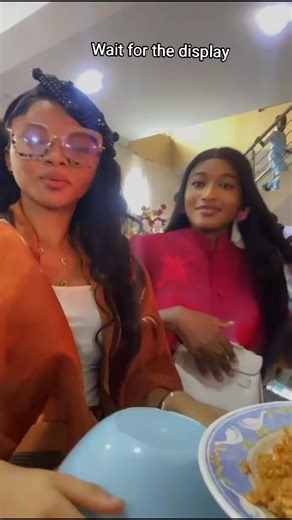 Elegant light-weight statement making hairpieces. This Mektoria fascinators are made for weddings, brunches and unforgettable entrances. Bespoke fascinators/hats/hatinators Dm us. #sinamay #hats #hatinator #fascinator #millinery #reelsviral #hairpiece #millineryonline #fyp #fashionstyle #creativity #craft #handcraft #fascinatorcraft #lagosmilliner