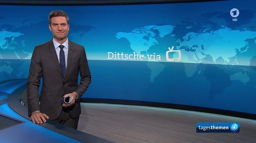 Chefvisite bei den Tagesthemen: Auch "Dittsche" hat Ingo Zamperoni eine Idee für einen Schlusssatz geliefert. | tagesschau