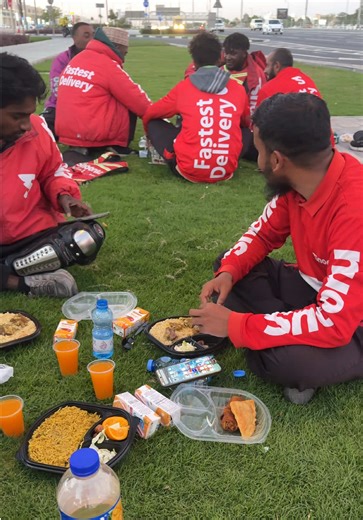 Quick Iftar Moments in Qatar Amidst Duty