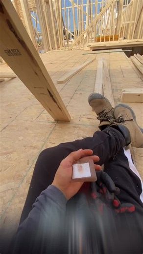 Estamos en problemas, la herida se ha infectado o eso parece 🫩 tmb respondo a par de comentarios negativos, solo para aclarar el tema, pero ahora no tengo cabeza para eso los 40 grados de fiebre me tienen bastante mal 🫠🫠🫠#framing #camaro #construccion #accidenteslaborales👷 #enderman | Cash pa un Camaro