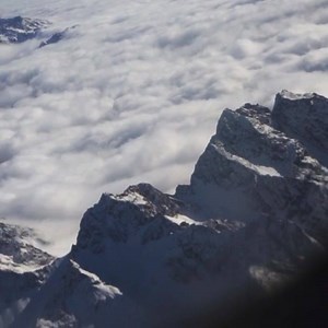 4.8K views · 411 reactions | #WATCH - There's absolutely no doubt that Queenstown Airport has the most scenic landing in the world!  by @francisdarracott (via IG) ✈️ by Jetstar NZ | Experience Queenstown | Facebook