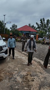 Jumat Berkah, Ust. H. Anwar Sadat menjadi khatib Jumat di Masjid Al Anwar. Dalam khutbahnya, beliau mengajak jamaah menjadikan tahun baru sebagai momentum muhasabah dan perubahan diri ke arah yang lebih baik. Sebuah pesan kuat bahwa perubahan dan kemajuan harus dimulai dari diri kita, dari hari ke hari, dari waktu ke waktu. Merugilah orang-orang yang hidupnya statis, tidak mau bergerak, tidak mau belajar, dan enggan berinovasi. Tahun baru bukan sekadar pergantian angka, tetapi panggilan untuk me