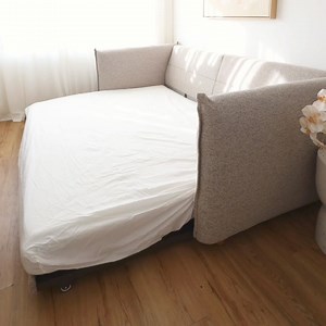 2.1K reactions · 133 shares | With just a single flip the Beauty becomes a queen-size mattress. And a super smooth pull out platform reveals a soft, ventilated support surface so you can stay cool as you snooze too. | Koala | Facebook