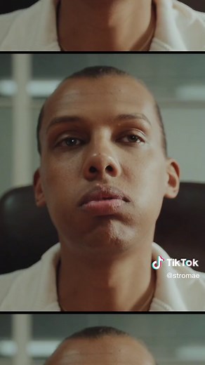 Some artists have dancers on stage, I have robots. Full video on YouTube #multitudetour #kuka #mosaert