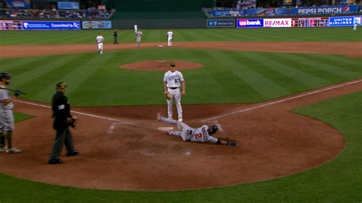 Luis Arráez anota por descontrol