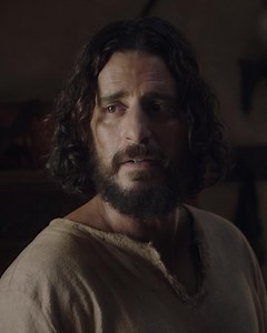 513K views · 39K reactions | Essa é uma daquelas cenas que a gente pausa, respira fundo… e reassiste umas três vezes. 殺 Jesus cura o paralítico em Cafarnaum, amigo de Tamar, no Episódio Seis da Temporada 1. Assista agora no app gratuito "The Chosen", Prime Video ou Netflix. #TheChosenBrasil | The Chosen Brasil | Facebook