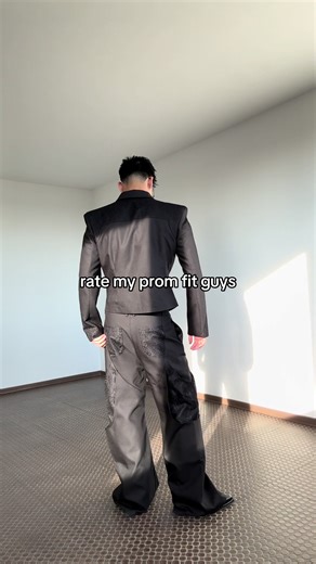 How to Choose the Perfect Prom Outfit for 2025
