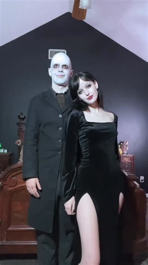 vitt ꩜ on Instagram: "just kidding… unless…. [morticia dress from @fm2uclothing ❤️]"