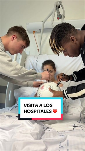 Visita del Athletic a los hospitales de Bizkaia