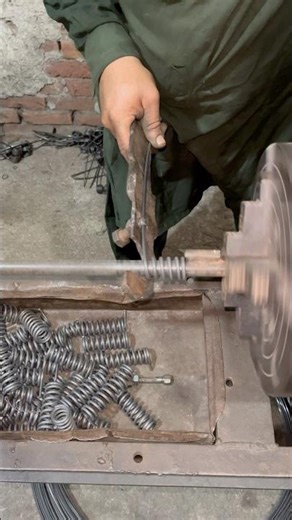 Packing machine springs making process on old lathe #shortvideo