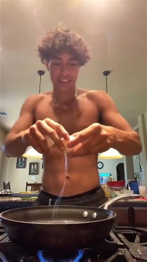 just lmk if yall need a personal chef #fyp #food #Shorts #noah.rolette