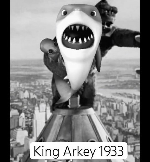 King Arkey climbs the Empire State building in New York 1933￼