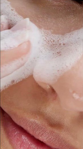 CeraVe Foaming Cleanser, 12H oil control & a stronger skin barrier from day 1