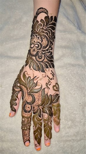 bold leaves 🍃 mehndi design | engagement 💍 henna design #henna #mehndi #edit #engagement #love #all