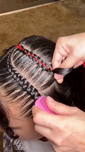 Trenza de 4 cabos con cinta 🎀✨ ¡Fácil, elegante y llena de estilo! 💖 #Trenza4Cabos #PeinadosConCinta #TrenzasBonitas #PeinadosFáciles #TrenzasElegantes #PeinadosParaNiñas #TrenzasColombianas #PeinadosCreativos #HairTutorial #TrenzasDeModa #PeinadosConEstilo #HairReels #CabelloHermoso #CreaTuEstilo | Trenzas Valentine