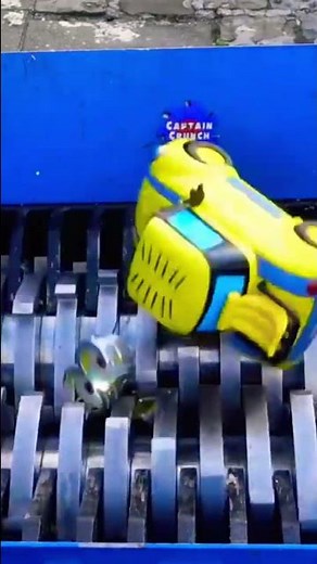 Shredder vs Jumping Minion car!