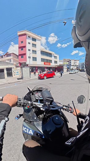 Estudiante de la Central corre más rápido que correcaminos por miedo a la multa