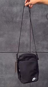 AVAILABLE NOW ₱995 ONLY! (BELOW SRP) Nike Heritage Crossbody Bag 4L "Black" ALL ITEMS ARE LEGIT (MONEY BACK GUARANTEED IF PROVEN FAKE) Dm Sneak&Stuff for more details Facebook: https://m.facebook.com/sneakandstuff/ Instagram: https://www.instagram.com/_sneakandstuff/ | Sneak&Stuff