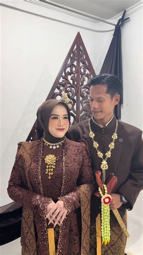 PAKET PREWEDDING LENGKAP HANYA 1JT TINGGAL BAWA BADAN SAJA !!! Include : ✅ Makeup ✅ 1 Set costume Pria & wanita ✅ 1 Tema foto,Fotografer & Asisten (Durasi foto 1 jam ) ✅ Free undangan digital ✅ Free foto background biru ✅ Free Hair do / hijabdo ✅ Free Aksesories ✅ Free pemasangan costume ✅ Free alas Kaki Info pricelist & Booking : 085894182897 (Admin) #studiophotorangkasbitung #preweddingrangkasbitung #sewakebaya_byega #preweddingviral #idhproduction_studio