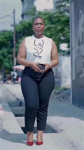 Kin Lelo Chill on Instagram: "#KinLelo 🚧 BMT Résidence en mode “ça chauffe” Déjà au 3ᵉ niveau, on monte en force, step by step, sans relâche. Immo Clé garde la vision, sérieux dans le game, béton dans la vibe. Kinshasa, on bâtit pour demain, ambiance ya mboka, style ya ville."