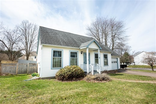 9 Dover St, South Burlington, VT 05403 - MLS 5036858 - Coldwell Banker