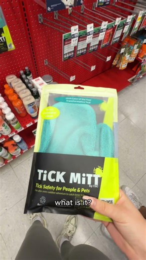 This VIRAL SHARK TANK Mitt pulls ticks of your dog!!