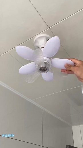 1.9K views | Đèn quạt trần thông minh #denquat #quatdentran #denoptran #dogiadung #dotienich #giadungthongminh #xuhuong #reels | Đồ Nhà Dùng | Facebook