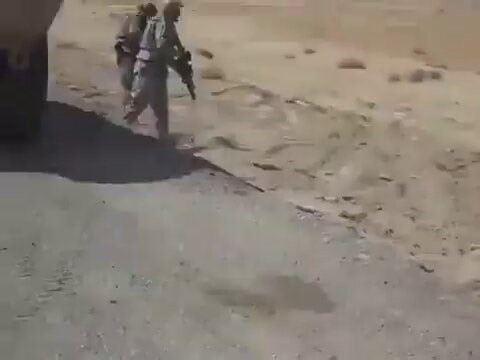 🇺🇸 U.S. troops destroy an abandoned Iraqi fuel tanker using an M203 grenade launcher 💥