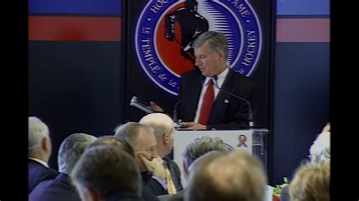 Lange accepts Foster Hewitt Memorial Award