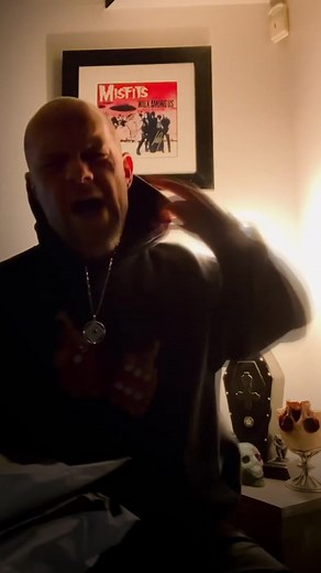 I’m waiting here can anyone wash it all away!? 🎶🎤 #fivefingerdeathpunch #ffdp #5fdp #ivanmoody #metal #rock #hardrock #music #fyp