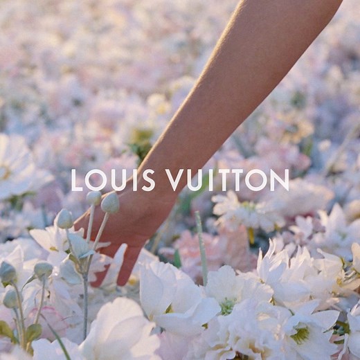 4.7K reactions · 282 shares | Coeur Battant, starring Emma Stone. The new campaign follows the actress and Louis Vuitton ambassador as she experiences a powerful and positive emotional journey. See the full film directed by Romain Gavras at https://eu.louisvuitton.com/eng-e1/stories/les-parfums-femme-louis-vuitton# | Louis Vuitton | Facebook