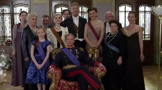 Crown for Christmas - Trailer (English) HD