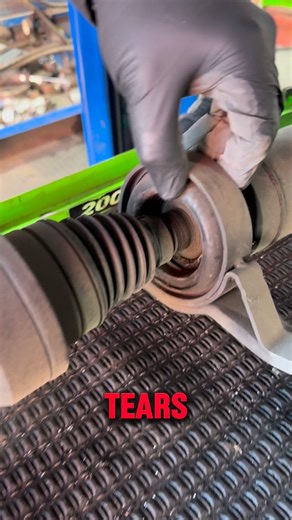 TEAM MPE©️ on Instagram: "Very common issue on this dodge challenger center support mount 😬😬 #dodge #challenger #driveshaft"