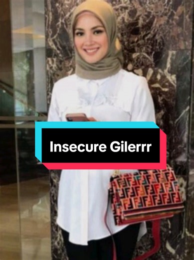 Replying to @theladyfromjeju Dah sah2 la ko yg insecure. Ko yg datang umah aku pastu nak ckp kitorg insecure. What d fishhhh?? Kitorg x perlu views ribu riban, yg hype just nk tgkp gmbar je, tapi buying power takde. Sbb tu ada org tu sales drop tahun lps. sbb buying power takde.Setakat hype semut semut. Kitorg jenis diam2 tau2 shopping ber bag bag sampai sehari dh sold out. lemahhhh la korang. 👋 #fazura #jakel #hindisong #aishwaryarai #fypシ