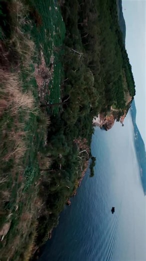 Utku Faik Yılmaz | Drone Pilot on Instagram: "Terapiden ucuz 🍀 Bazen tek ihtiyacın: bir iniş, bir deniz, bir ‘oh 💙 . Kaydet arada açar huzur bulursun 🙏🏼 . . #fpv #dive #cost #drone travel"