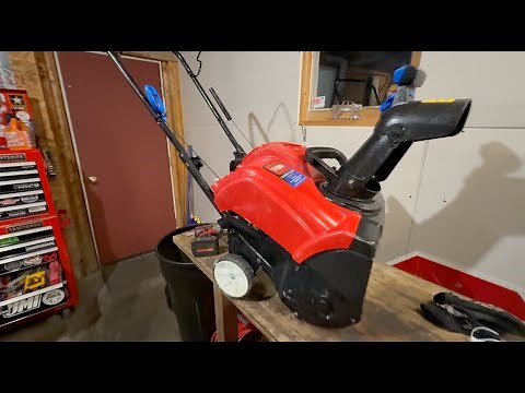 Toro Snowblower gets Carburetor Cleaning - PowerClear 518 ZE (How-To, DIY Video)