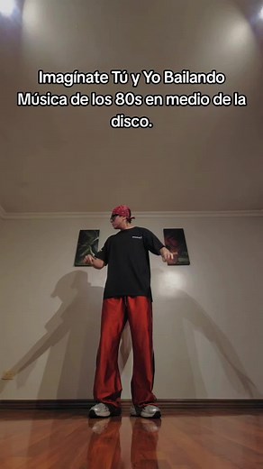 Bailando Música Retro en la Disco de los 80 y 90
