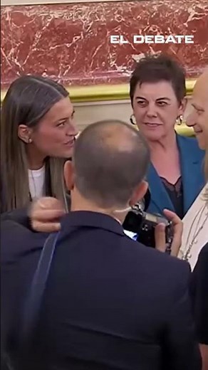 Miriam Nogueras rompe el protocolo y monopoliza el saludo al Papa en el Congreso