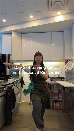 Day 5 of training samba until i dance at Rio carnival Short sequence at work😛 #samba #braziliansamba #sambachallenge #riodejaneiro #riocarnaval
