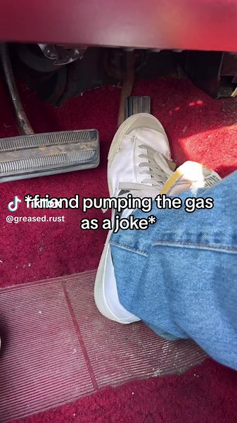 Carburetor Flooding in a Vintage 1975 Mercury Cougar XR7