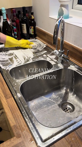 Clean with me motivation! #cleanwith_kiraa #cleaning #satisfyingcleans #cleanwithme #kitchencleaning #cleaningmotivation
