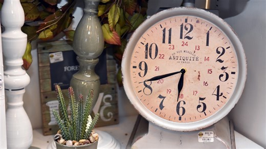 Why Tennesse's clocks still change despite law to make daylight saving time permanent