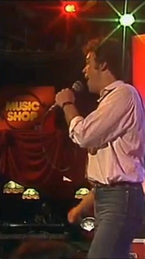 🎶Darling, reach out! Tim Curry performs 'Reach Out I'll Be There' on the German TV show Musikladen on the 13th of December 1979 | Tim Curry News