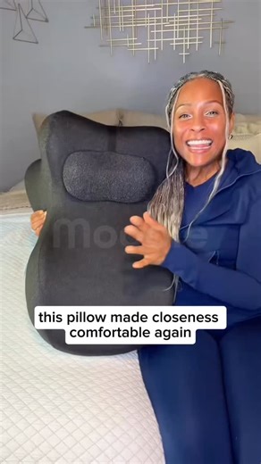 This pillow doesn’t just help with intimacy — it also helps with autoimmune pain. People with joint stiffness, hip pain, back soreness, and fatigue feel real relief with Moodie. Why Moodie works: • Supports your hips, lower back & pelvic area • Reduces pressure for autoimmune-related discomfort • Holds your body in the perfect 27° angle • Memory foam that doesn’t collapse like cheap copies • Keeps you aligned in every position • Helps couples stay connected without the pain Pain-free, comfortabl