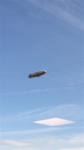 Goodyear Blimp - Titusville, Florida 02-24-2014 Please Subscribe: https://www.youtube.com/c/BigFloridaCountry?sub_confirmation=1 www.bigfloridacountry.com #bigfloridacountry #goodyear #goodyearblimp #blimp @Goodyear