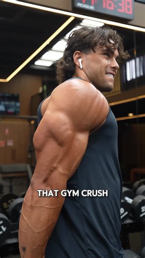 The Slim Bros on Instagram: "Try this arm day to get your gym crush to like you back. Full workout below ⬇️ • Incline dumbbell bicep curls: 2 heavy top sets + 1 drop set • Elbow supported single arm hammer curls: 2 heavy top sets + 1 drop set • Back supported straight-bar tricep extensions: 2 heavy top sets + 1 drop set • Incline ezy-bar skull crushers: 3 top sets + 1 drop set with partials Arms were cooked after this. Run this session with intensity and keep rest times minimal. DM ‘SHREDZ’ for 